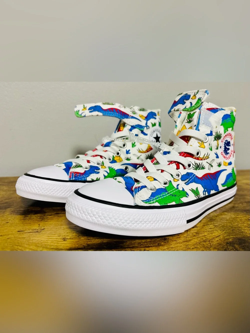 KIDS' CONVERSE LITTLE KID CHUCK TAYLOR ALLSTAR DINO MID-TOP SNEAKERS size 3 NWOT